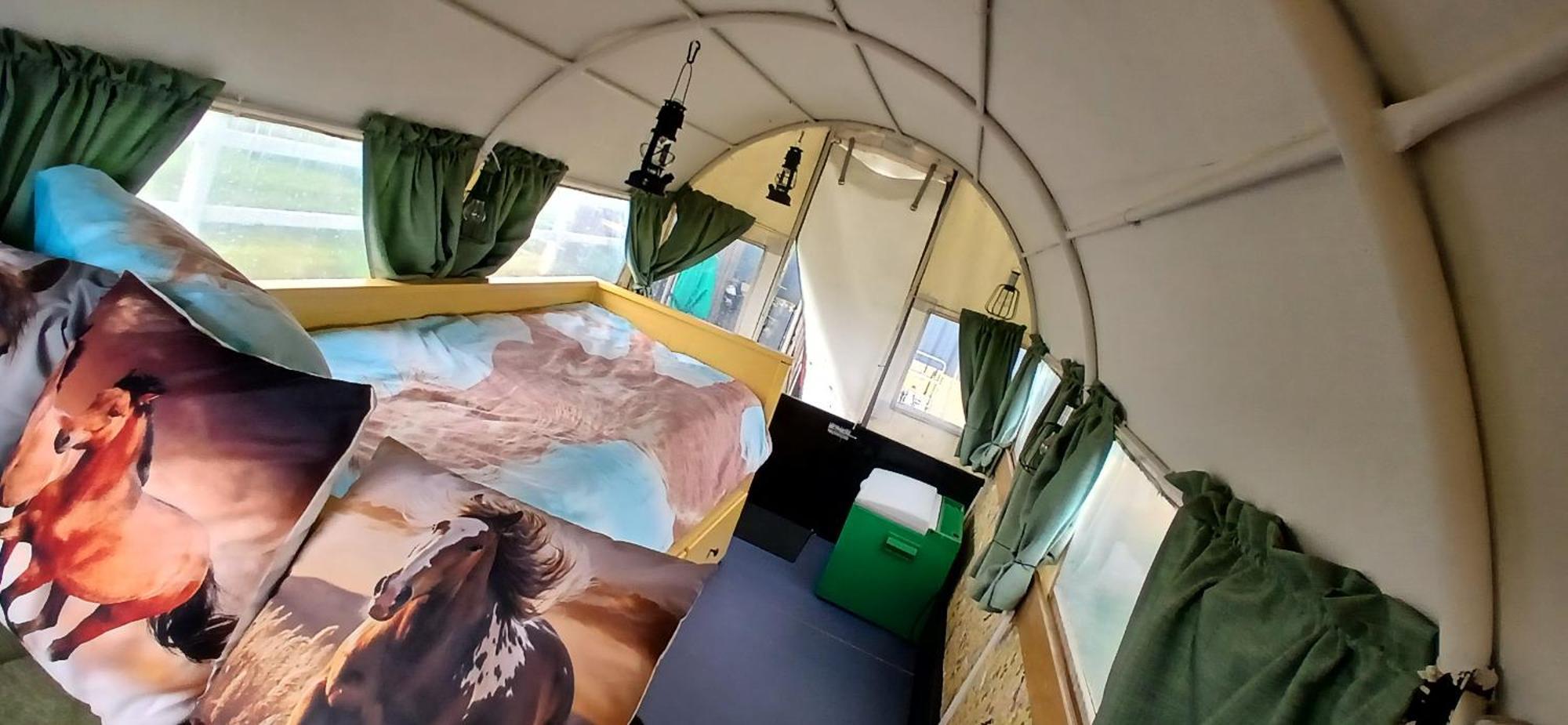 Hotel De Huifkar, Trekkershut Bij Sneek Hommerts Zewnętrze zdjęcie